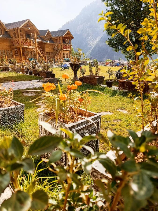Swiss Wood Cottages Naran Bagian luar foto